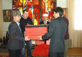 Имам Московской Соборной мечети принял участие в передаче останков красноармейца в Чеченскую Республику
