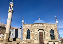 Мукаддас Бибарсов прочитал намаз в самой высокогорной мечети Южной Осетии